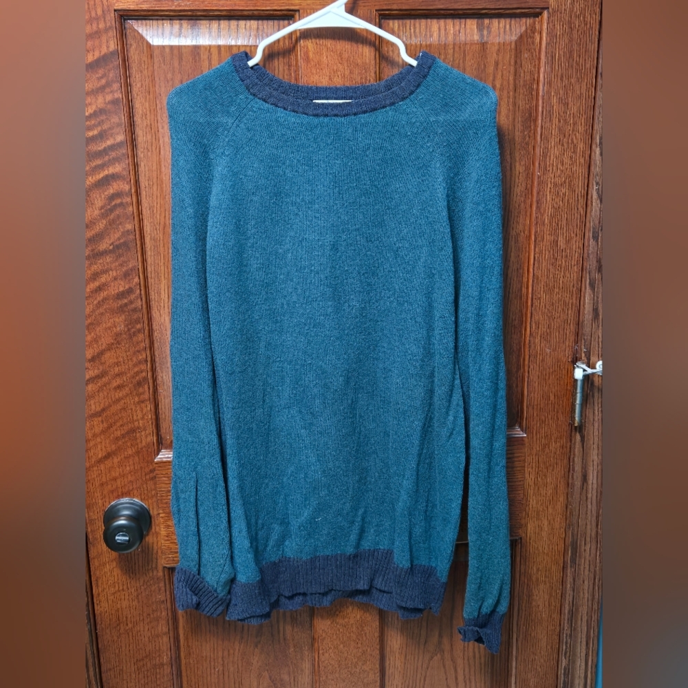 Old Navy Men's Blue and Dark Blue Crewneck Sweater